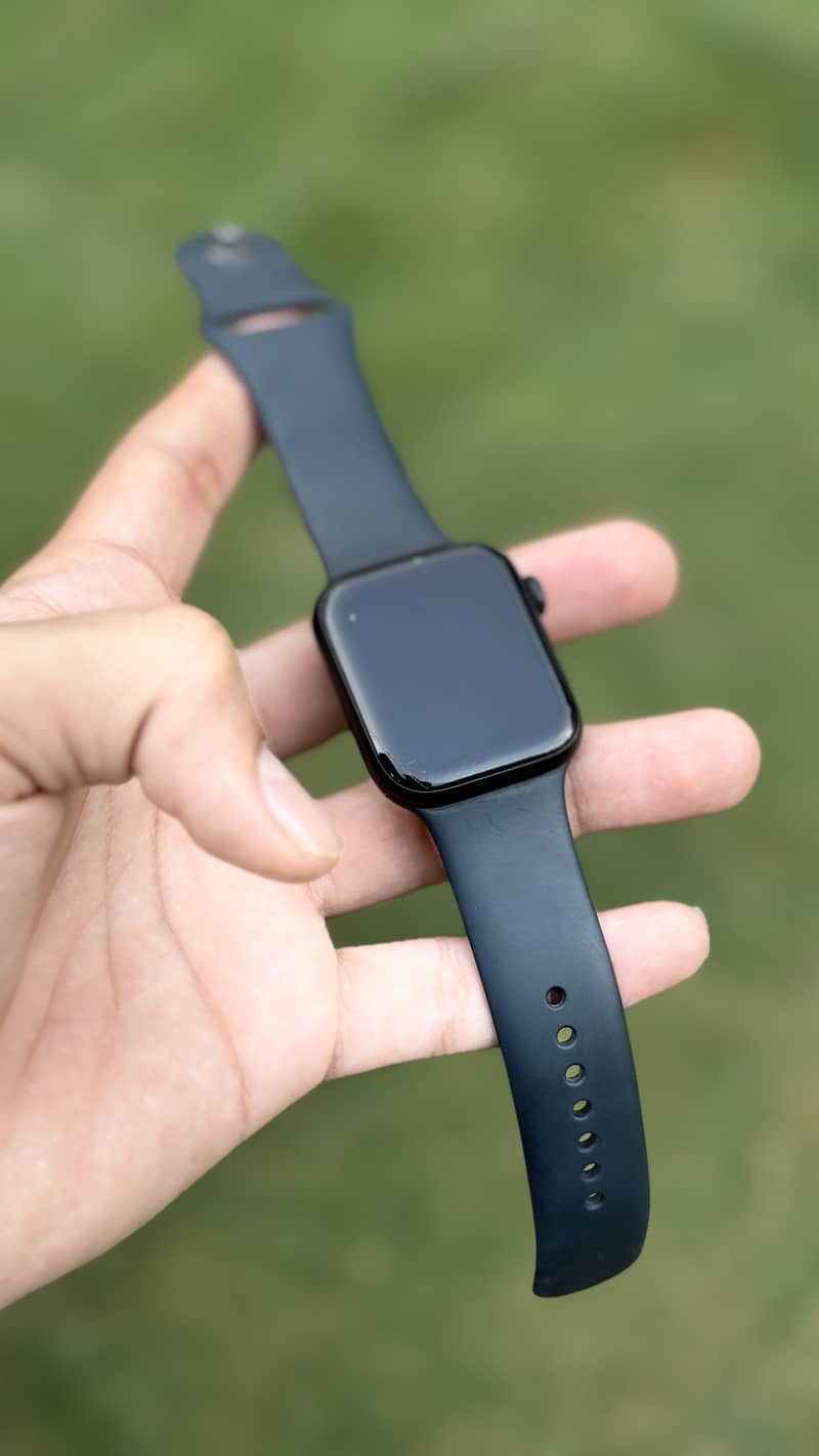 Apple watch SE (2nd Generation) 0
