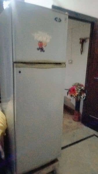 Refrigerator for urgent sale 1