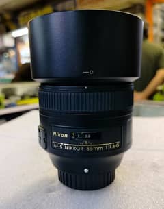 Nikon 85mm F/1.8G | Prime Lens | Original hood or pouch