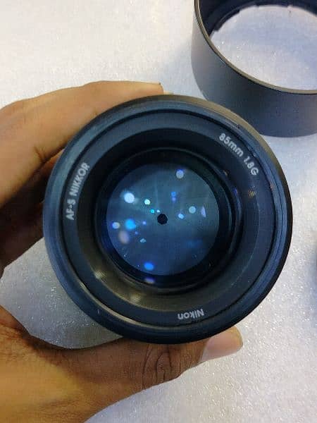 Nikon 85mm F/1.8G | Prime Lens | Original hood or pouch 3