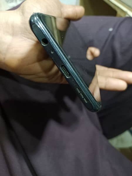 selling my Xiaomi Redmi note 10 minor crack touch 1