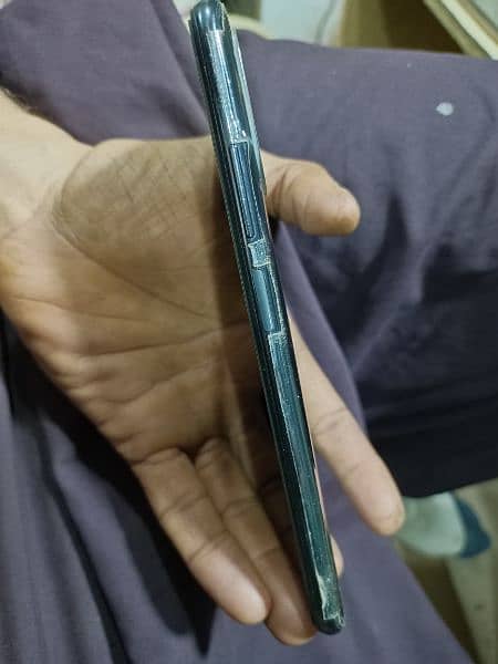 selling my Xiaomi Redmi note 10 minor crack touch 5