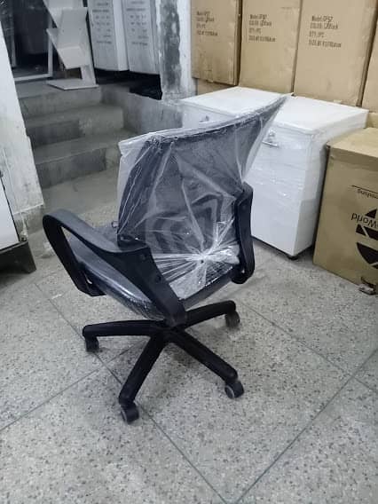 Office Chair/Mesh Back Chair 1