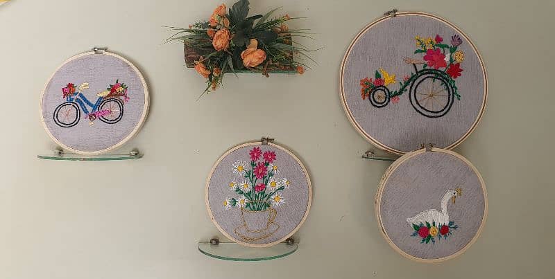 Set of 4, Hand made embroidery frame / customized gift / Pak frames 0