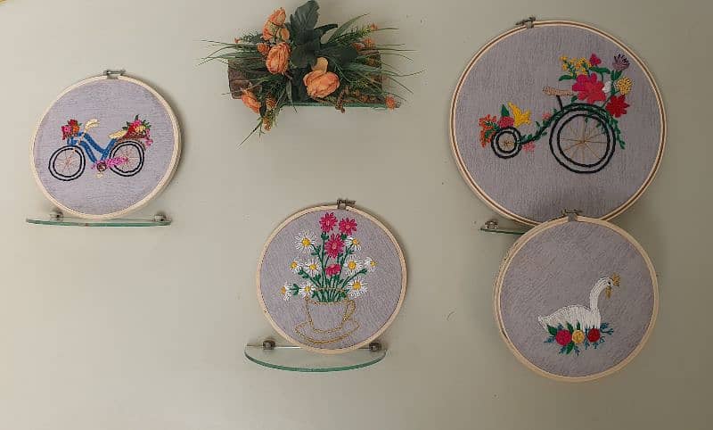 Set of 4, Hand made embroidery frame / customized gift / Pak frames 1