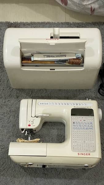 Singer Professional XL-1 Multifunctional Sewing Machine. 2