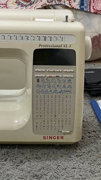 Singer Professional XL-1 Multifunctional Sewing Machine. 5