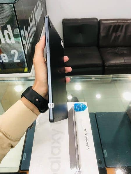 samsung galaxy A7 lite 3/32 available 5