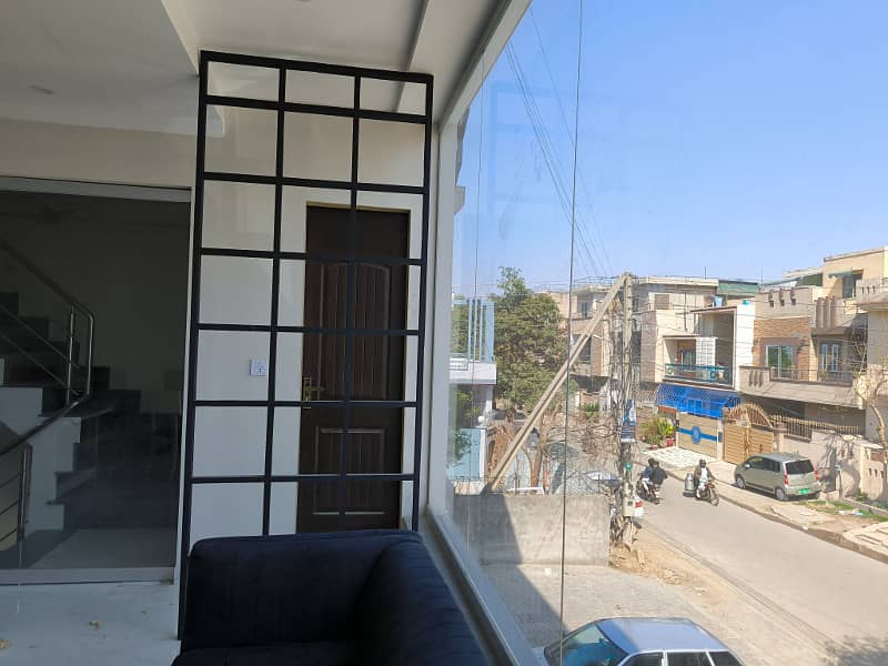 Fully Furnished Independent Ground Floor Opposite Shokat Khanum near Cafe Daastan 4