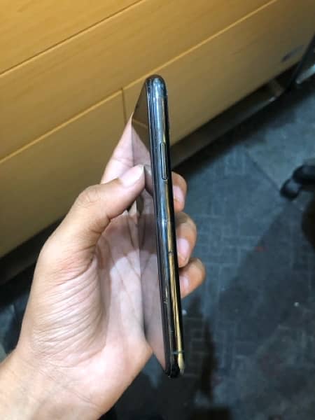 iPhone 11 Pro, 64 Gb, 4 month sim time, battery 80%, 03120730387 3