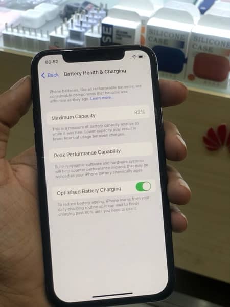 iPhone 11 Pro, 64 Gb, 4 month sim time, battery 80%, 03120730387 4
