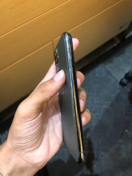 iPhone 11 Pro, 64 Gb, 4 month sim time, battery 80%, 03120730387 5