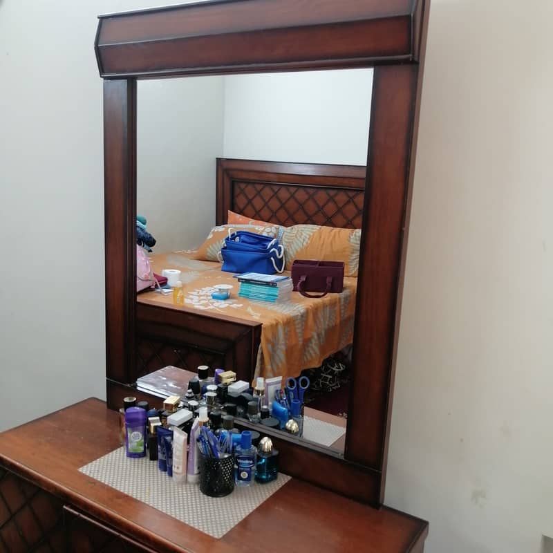 Dressing side table with mirror and extra table 3