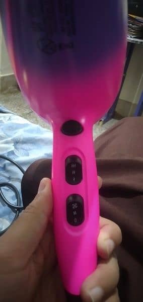 COSMOPOLITAN UK HAIR DRYER 2