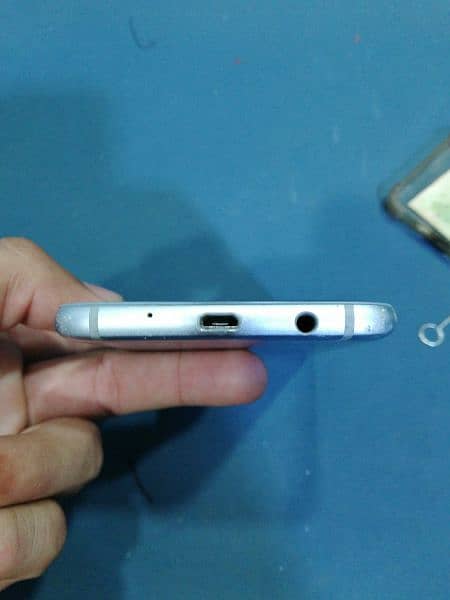 Samsung Galaxy J7 pro Little Glass break. 5