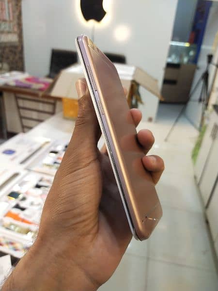 Vivo y66 kiiit 4/64  10/10 condition only call&Whatsap  0313/050/7279 1