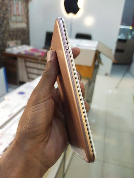 Vivo y66 kiiit 4/64  10/10 condition only call&Whatsap  0313/050/7279 2