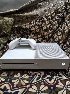 Xbox one S 1TB with controller 0