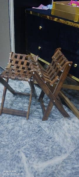 fold able stools made bi wood 1