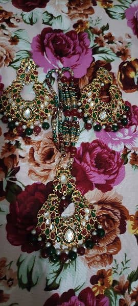 kundan style jewellery set necklace and earrings 2