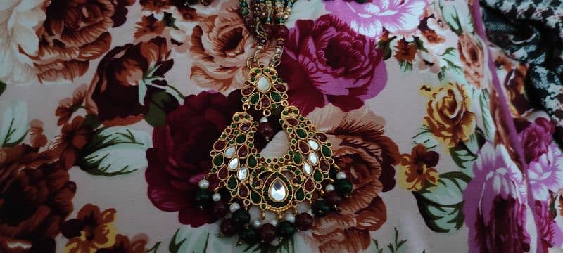 kundan style jewellery set necklace and earrings 3