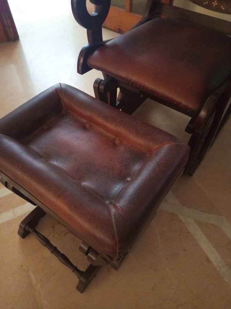 Rocking chair with footrest 3