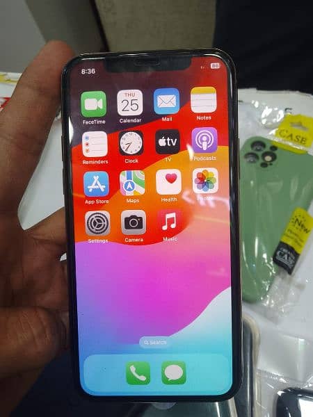 Iphone 11 pro 
Gold Colour  
64GB memory  
Pta approve 
Water pack 2