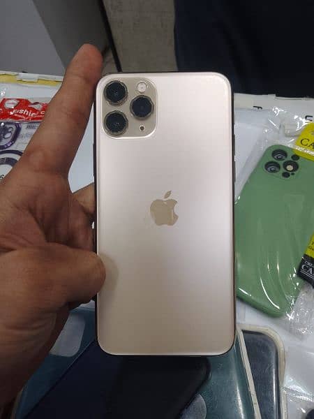Iphone 11 pro 
Gold Colour  
64GB memory  
Pta approve 
Water pack 4
