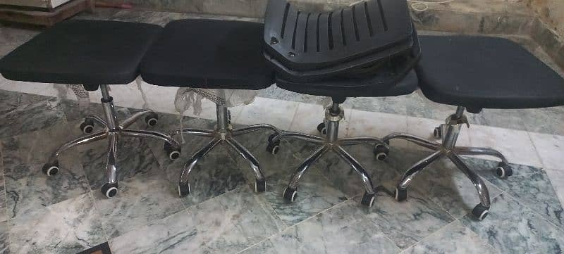 4 office chairs for sale + 2 Tables 4