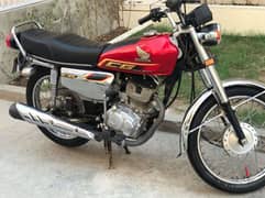 Honda 125 22 model special edition lush cond exchange posible with ybr