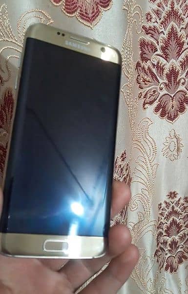 Samsung S7 in Execellent condition 2