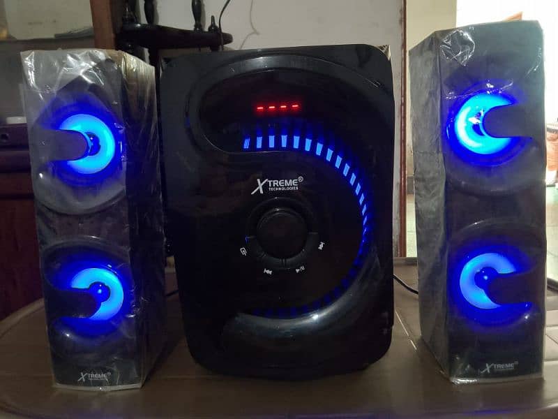 speaker, full 10/10. extra shine with beautiful blue lights 1
