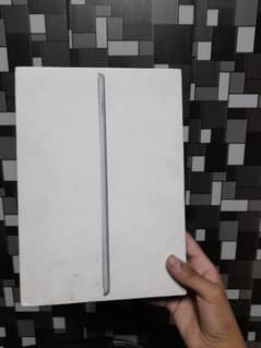 Ipad 6th generation wifi 32GB but charger is not working 0