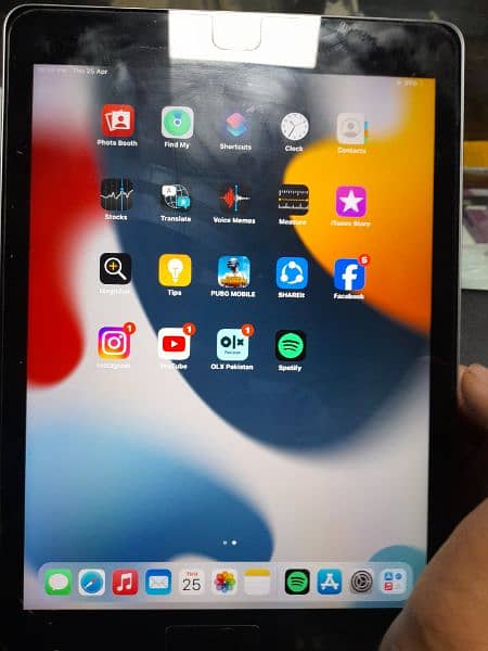 Ipad 6th generation wifi 32GB but charger is not working 5