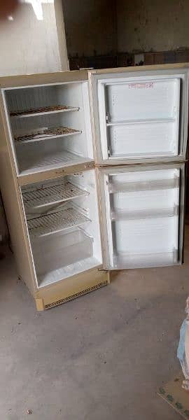 Refrigerator For Sell Company Name Is Pell 2