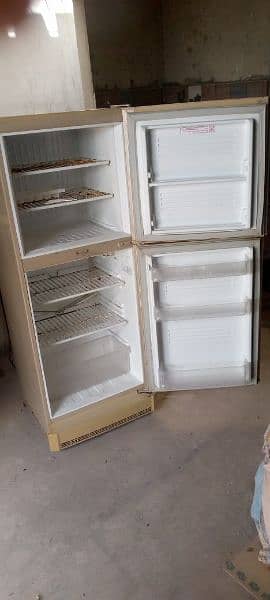 Refrigerator For Sell Company Name Is Pell 4