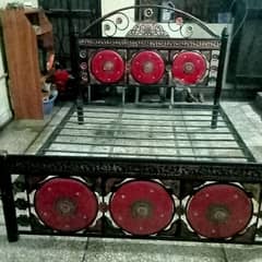 selling a iron bed