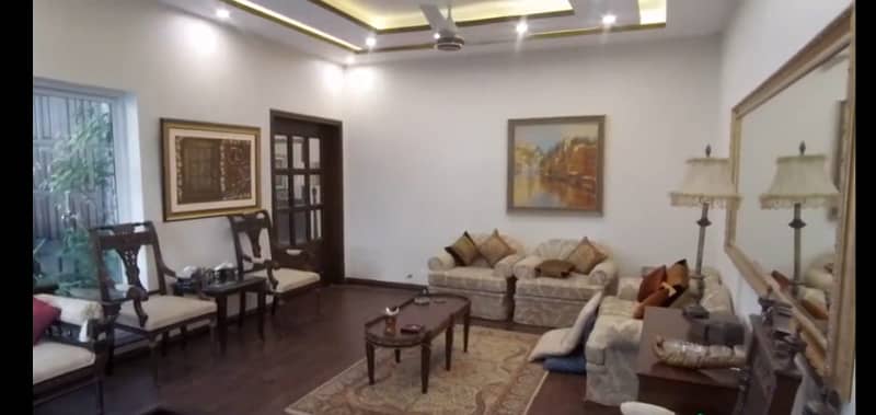 10 MARLA DOUBLE STOREY HOUSE AVAILABLE FOR SALE IN GULBERG LAHORE 1