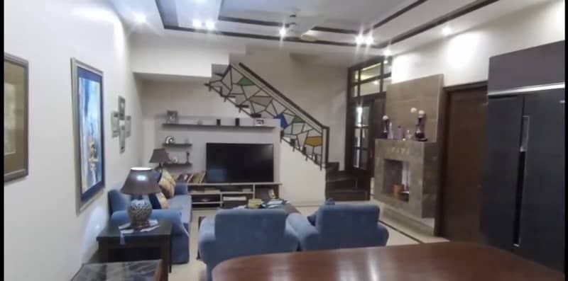 10 MARLA DOUBLE STOREY HOUSE AVAILABLE FOR SALE IN GULBERG LAHORE 3