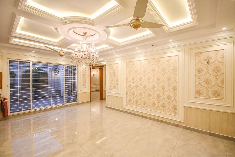 2000 Square Feet Commercial Hall Is Available For Rent In Mm Alam Road Gulberg 10