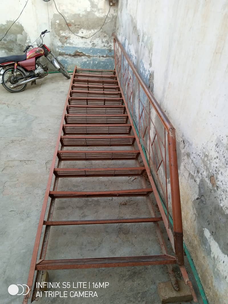 Iron STAIR 125kg 10/10 condition in Bahawalpur 2