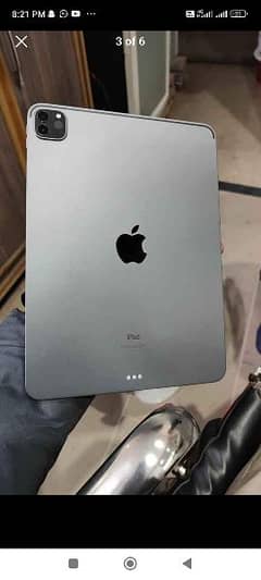 iPad pro m1 128 GB with out box only charger