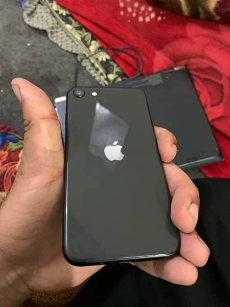iPhone SE 2020 4