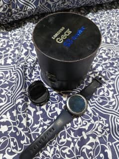 Samsung Gear S3 Frontier with box