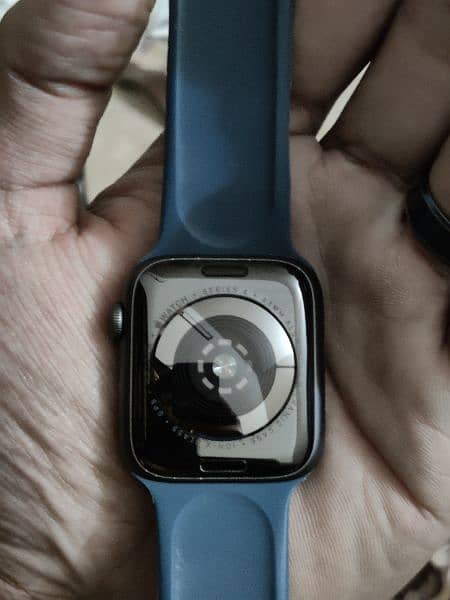 Apple watch series 4 (44mm) 2
