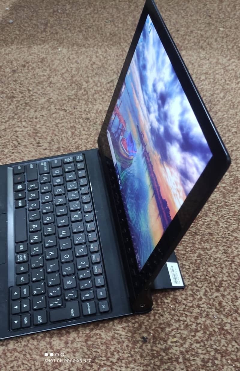 Lenovo Yoga 2-1051 L Windows Tablet + Laptop 9