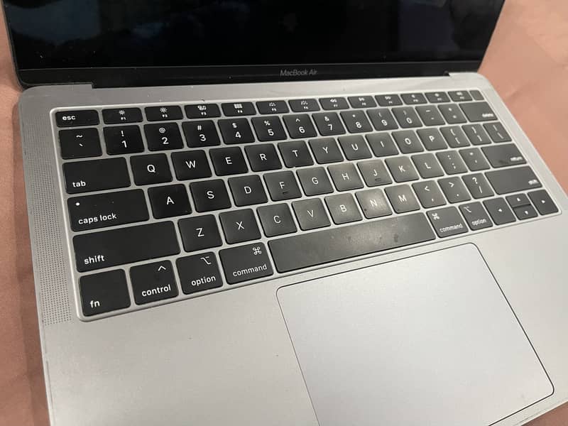 MacBook Air Retina, 13-inch, 2019 1
