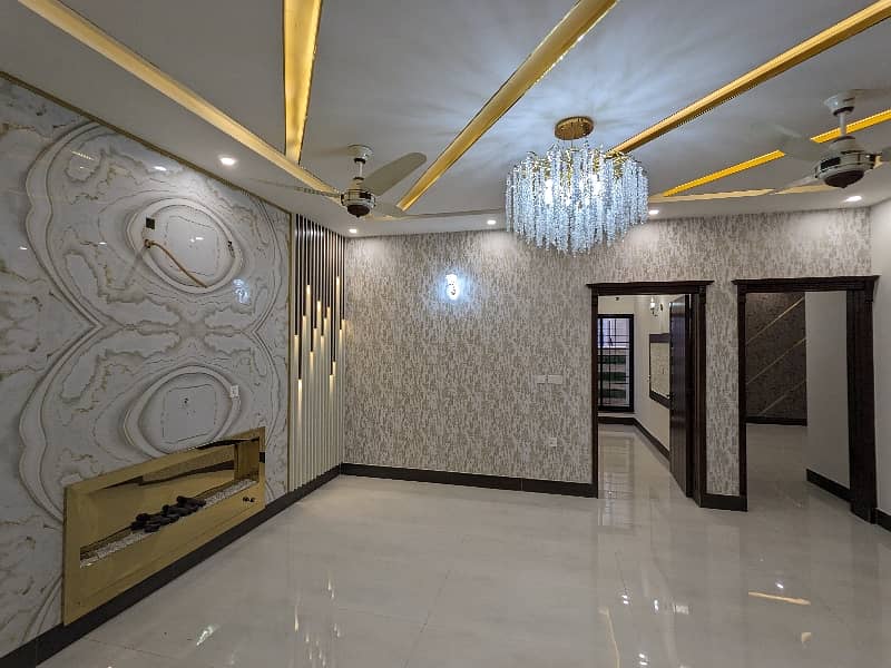 10 MARLA BRAND NEW VIP Luxury Modern Stylish Latest Accommodation Double Storey House Available For Sale In Faisal Town, Lahore With Original Pics Owner Built House. 40