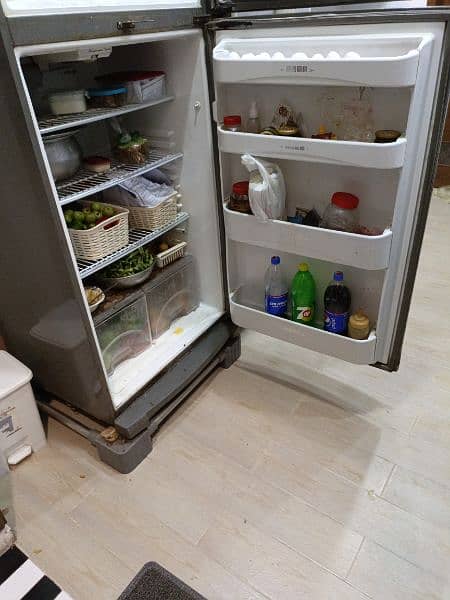 full size Dowlanc fridge best price in Faisalabad 3