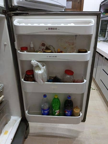 full size Dowlanc fridge best price in Faisalabad 5